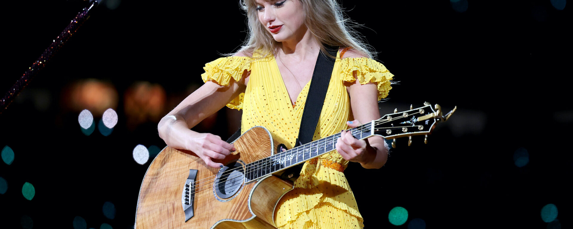 TaylorSwift-I-Think-He-Knows-live-debut-news