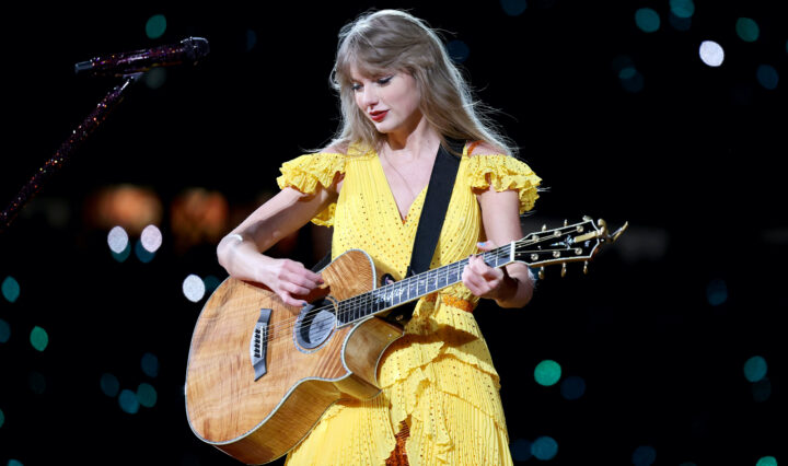 TaylorSwift-I-Think-He-Knows-live-debut-news